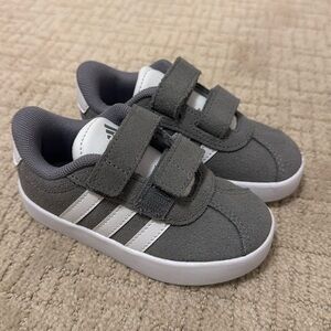 Adidas Toddler Sneakers in Grey & White